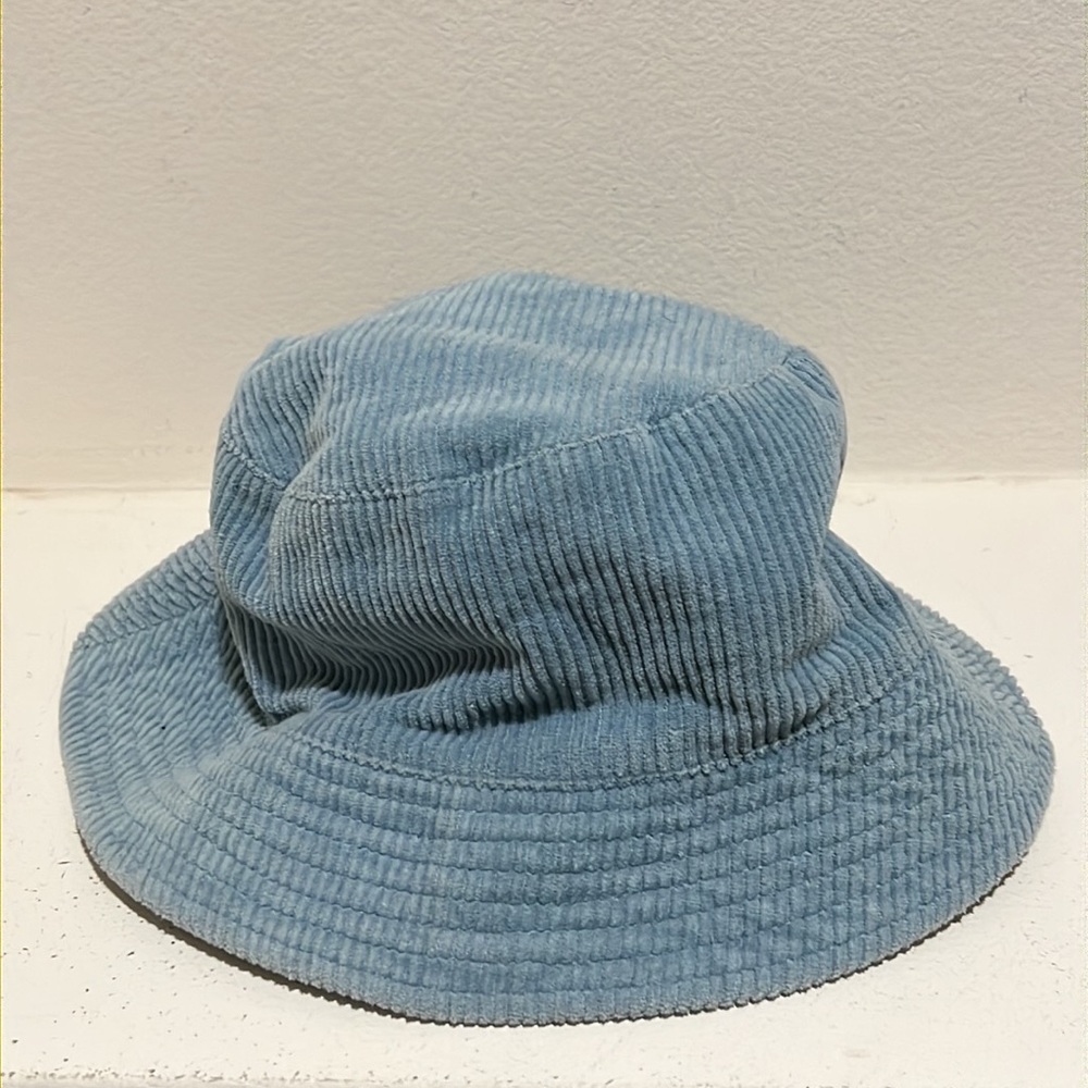Urban Outfitters bucket hat